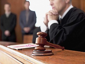 Суд запретил службу заказа такси, работавшую через мобильное приложение с частными водителями Суд запретил службу заказа такси, работавшую через мобильное приложение с частными водителями